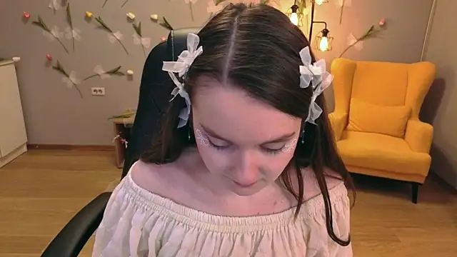 Snapshot of CloudGrace chatting on 06/10/26, 06:18 CloudGrace online show from 06/10/26, 06:18