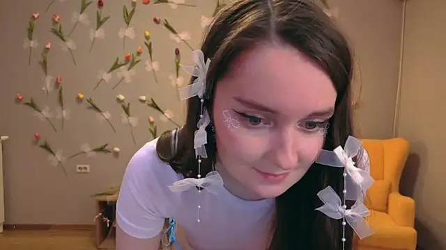 Snapshot of CloudGrace chatting on 06/11/26, 12:32 CloudGrace online show from 06/11/26, 12:32