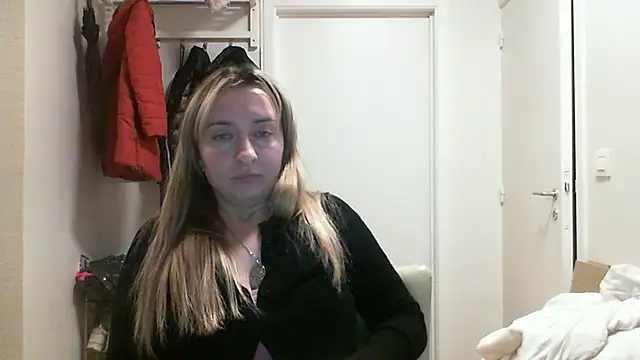 SusanCurt online show from 12/03/25, 08:56