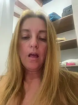 Snapshot of moniquerainx chatting on 01/03/25, 02:21 moniquerainx online show from 01/03/25, 02:21