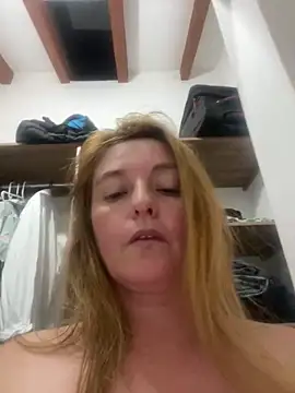 Snapshot of moniquerainx chatting on 02/10/25, 05:36 moniquerainx online show from 02/10/25, 05:36