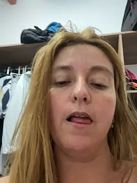 Snapshot of moniquerainx chatting on 02/21/25, 06:18 moniquerainx online show from 02/21/25, 06:18