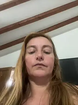 Snapshot of moniquerainx chatting on 02/24/25, 10:03 moniquerainx online show from 02/24/25, 10:03