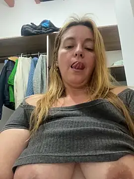 Snapshot of moniquerainx chatting on 03/14/25, 03:37 moniquerainx online show from 03/14/25, 03:37