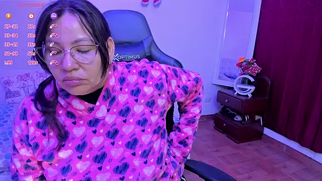 esmeralda milf online show from 09/18/25, 03:25