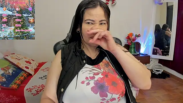 esmeralda milf online show from 12/19/25, 08:05