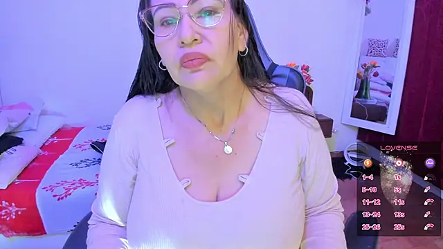 esmeralda milf online show from 01/15/26, 03:16