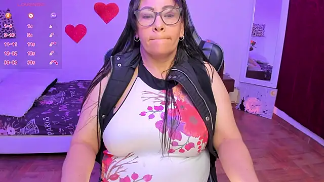 esmeralda milf online show from 03/23/26, 08:24