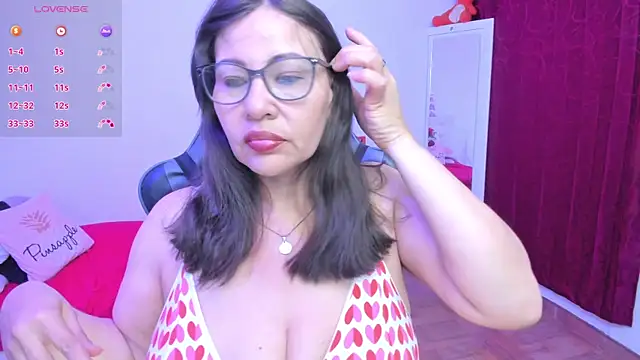 Snapshot of esmeralda_milf chatting on 05/20/26, 09:54 esmeralda milf online show from 05/20/26, 09:54