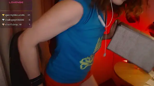 Snapshot of JohansonKatie chatting on 01/06/25, 12:59 JohansonKatie online show from 01/06/25, 12:59