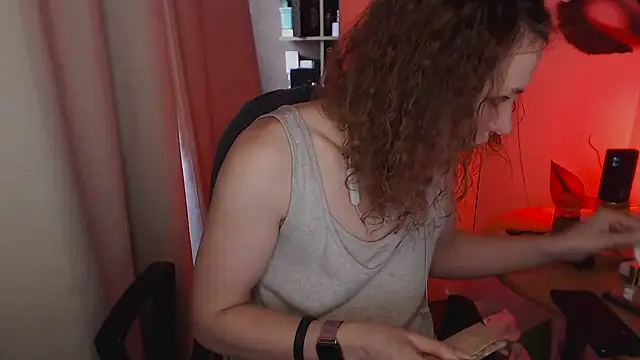 Snapshot of JohansonKatie chatting on 01/21/25, 09:24 JohansonKatie online show from 01/21/25, 09:24