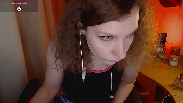 Snapshot of JohansonKatie chatting on 02/06/25, 01:38 JohansonKatie online show from 02/06/25, 01:38