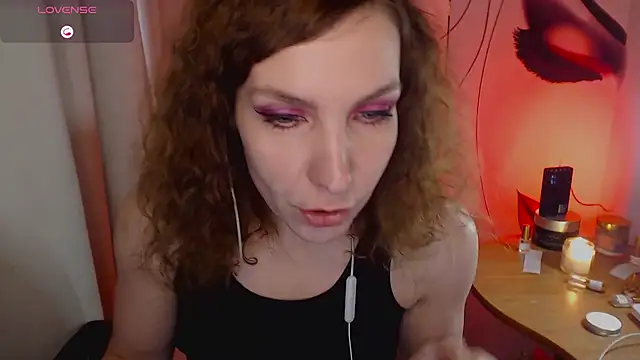 Snapshot of JohansonKatie chatting on 02/09/25, 12:52 JohansonKatie online show from 02/09/25, 12:52