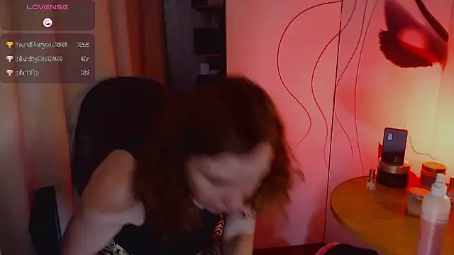 Snapshot of JohansonKatie chatting on 02/10/25, 01:22 JohansonKatie online show from 02/10/25, 01:22