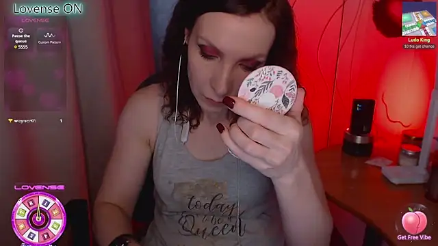 Snapshot of JohansonKatie chatting on 02/16/25, 01:49 JohansonKatie online show from 02/16/25, 01:49