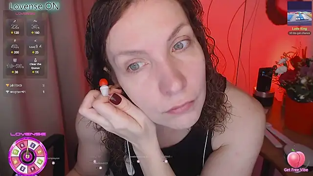 Snapshot of JohansonKatie chatting on 02/17/25, 06:42 JohansonKatie online show from 02/17/25, 06:42