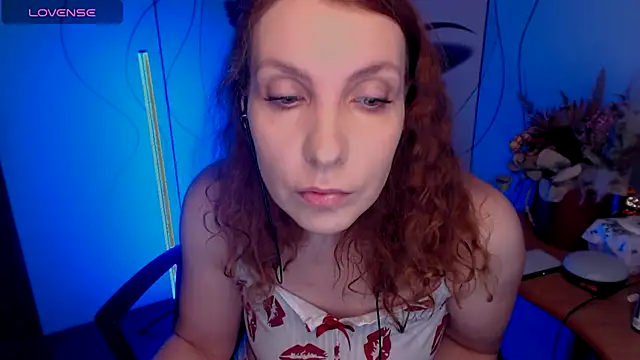 Snapshot of JohansonKatie chatting on 10/31/25, 02:56 JohansonKatie online show from 10/31/25, 02:56