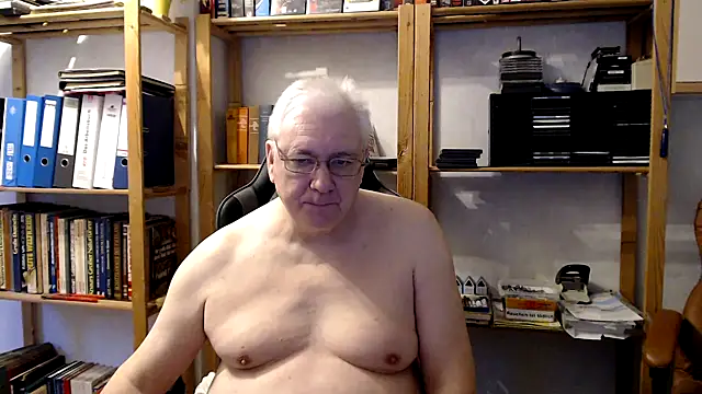 Snapshot of SchwanzhureXXL chatting on 01/07/25, 08:03 SchwanzhureXXL online show from 01/07/25, 08:03