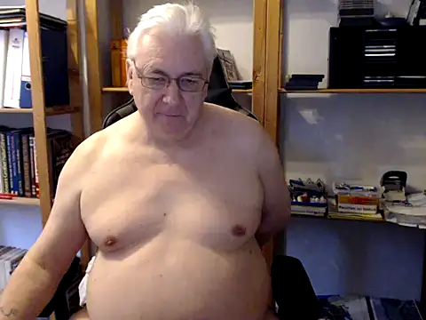 Snapshot of SchwanzhureXXL chatting on 02/13/25, 02:52 SchwanzhureXXL online show from 02/13/25, 02:52