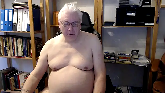 Snapshot of SchwanzhureXXL chatting on 02/15/25, 07:27 SchwanzhureXXL online show from 02/15/25, 07:27