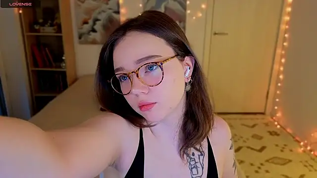 MilenaSaint online show from 04/15/26, 03:57