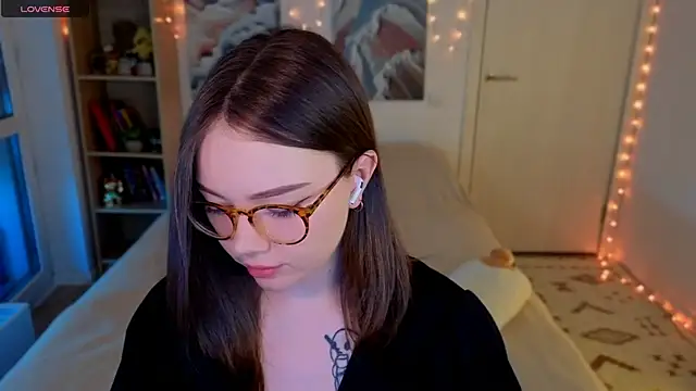 MilenaSaint online show from 04/21/26, 03:46