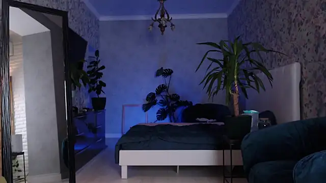 Snapshot of ClaraBendover chatting on 11/11/25, 08:31 ClaraBendover online show from 11/11/25, 08:31