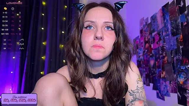 HotaruTomo online show from 10/31/25, 10:22