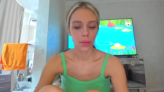 Snapshot of Iris_cherry chatting on 12/08/24, 06:01 Iris cherry online show from 12/08/24, 06:01