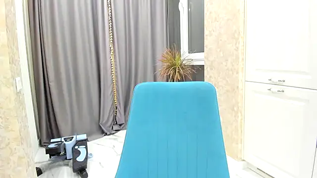 Snapshot of Iris_cherry chatting on 12/14/24, 08:18 Iris cherry online show from 12/14/24, 08:18