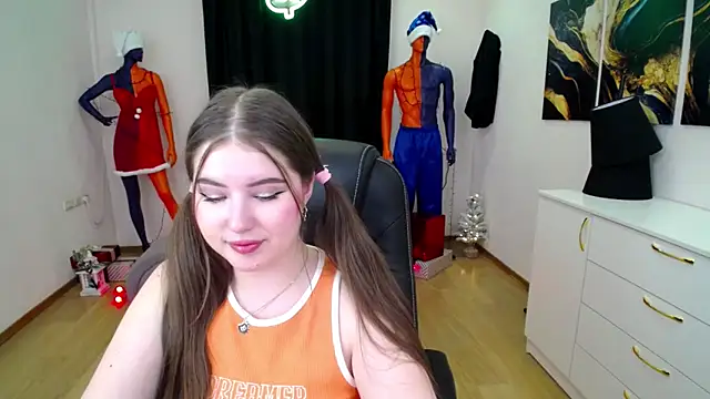 NicoleFoxery online show from 12/30/24, 09:27