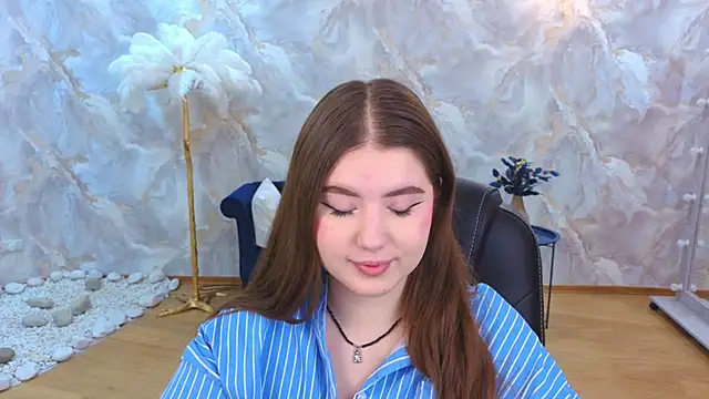 NicoleFoxery online show from 12/05/25, 06:26