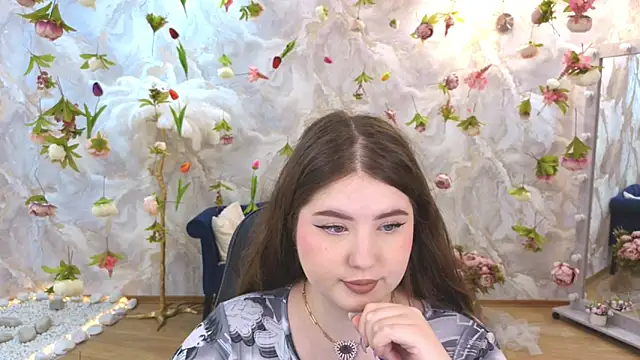 Snapshot of NicoleFoxery chatting on 06/27/26, 06:24 NicoleFoxery online show from 06/27/26, 06:24