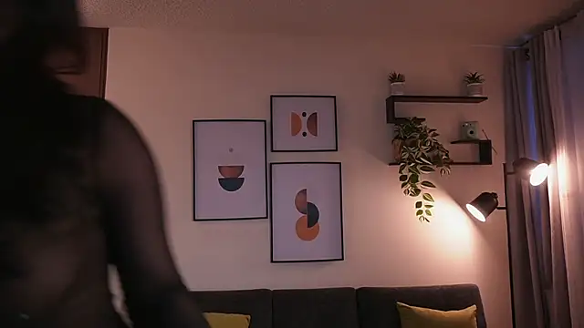 Isabella dior online show from 04/21/26, 02:23