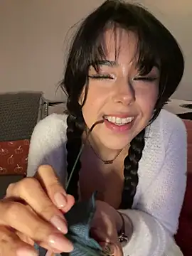 Evie-Luna online show from 12/13/24, 01:04