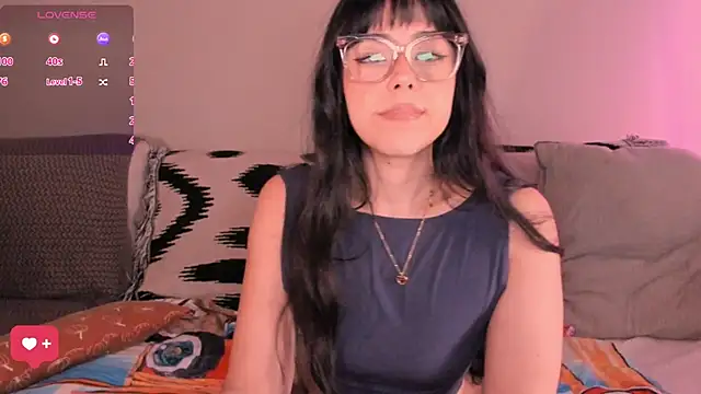 Snapshot of Evie-Luna chatting on 04/30/26, 01:12 Evie-Luna online show from 04/30/26, 01:12