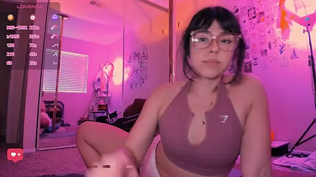 Snapshot of Evie-Luna chatting on 06/06/26, 02:05 Evie-Luna online show from 06/06/26, 02:05