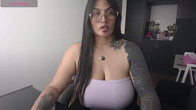 Snapshot of michell_fun23 chatting on 10/24/25, 07:32 michell fun23 online show from 10/24/25, 07:32