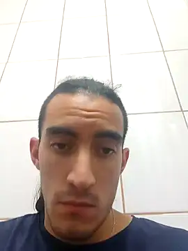 Snapshot of TommyMomentum chatting on 12/17/24, 05:40 TommyMomentum online show from 12/17/24, 05:40