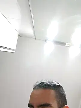 Snapshot of TommyMomentum chatting on 01/16/25, 05:32 TommyMomentum online show from 01/16/25, 05:32