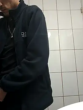 Snapshot of TommyMomentum chatting on 09/26/25, 06:06 TommyMomentum online show from 09/26/25, 06:06