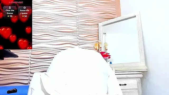 mia pineda online show from 02/24/25, 09:41