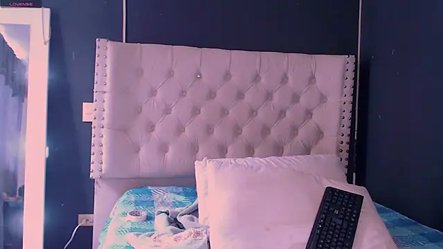 valen thompson online show from 12/30/24, 07:21