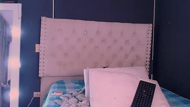 valen thompson online show from 12/31/24, 01:26