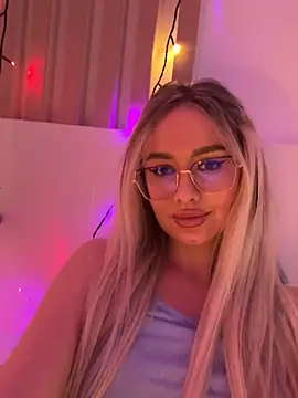 Snapshot of mollyxxx chatting on 12/13/24, 09:13 mollyxxx online show from 12/13/24, 09:13