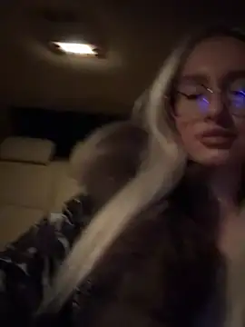 Snapshot of mollyxxx chatting on 12/15/24, 02:30 mollyxxx online show from 12/15/24, 02:30