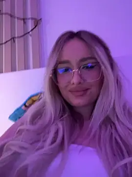 Snapshot of mollyxxx chatting on 01/07/25, 04:50 mollyxxx online show from 01/07/25, 04:50