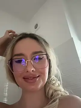 Snapshot of mollyxxx chatting on 01/17/25, 05:32 mollyxxx online show from 01/17/25, 05:32