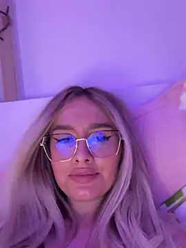 Snapshot of mollyxxx chatting on 01/20/25, 03:50 mollyxxx online show from 01/20/25, 03:50