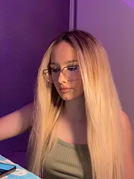 Snapshot of mollyxxx chatting on 01/22/25, 04:44 mollyxxx online show from 01/22/25, 04:44